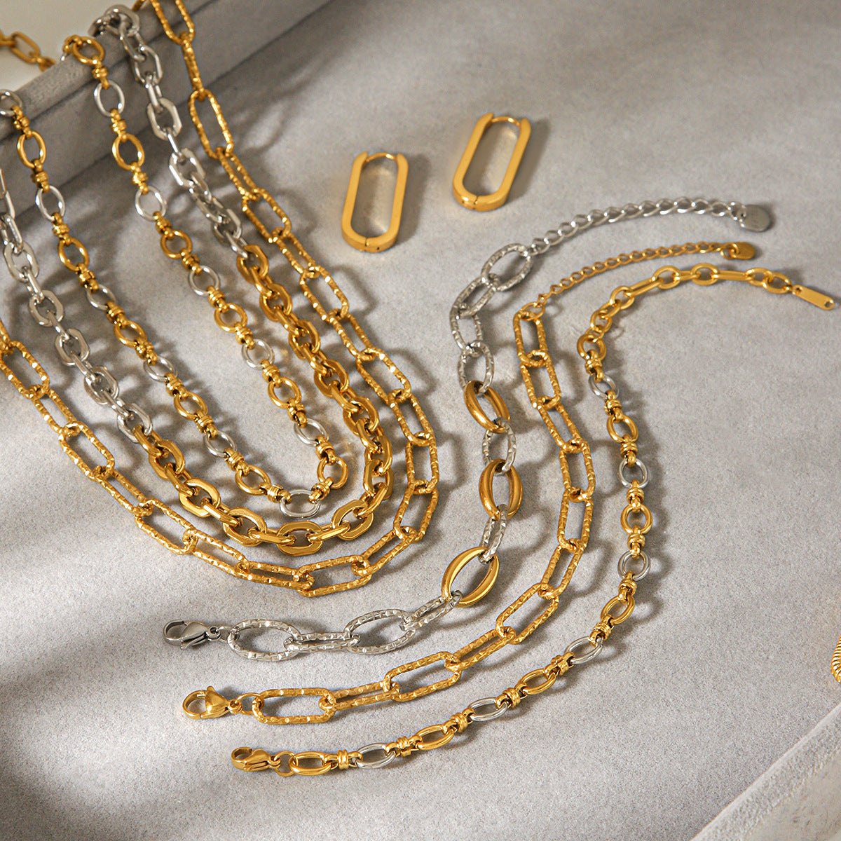 Daisy Gold Tone Chain Necklace