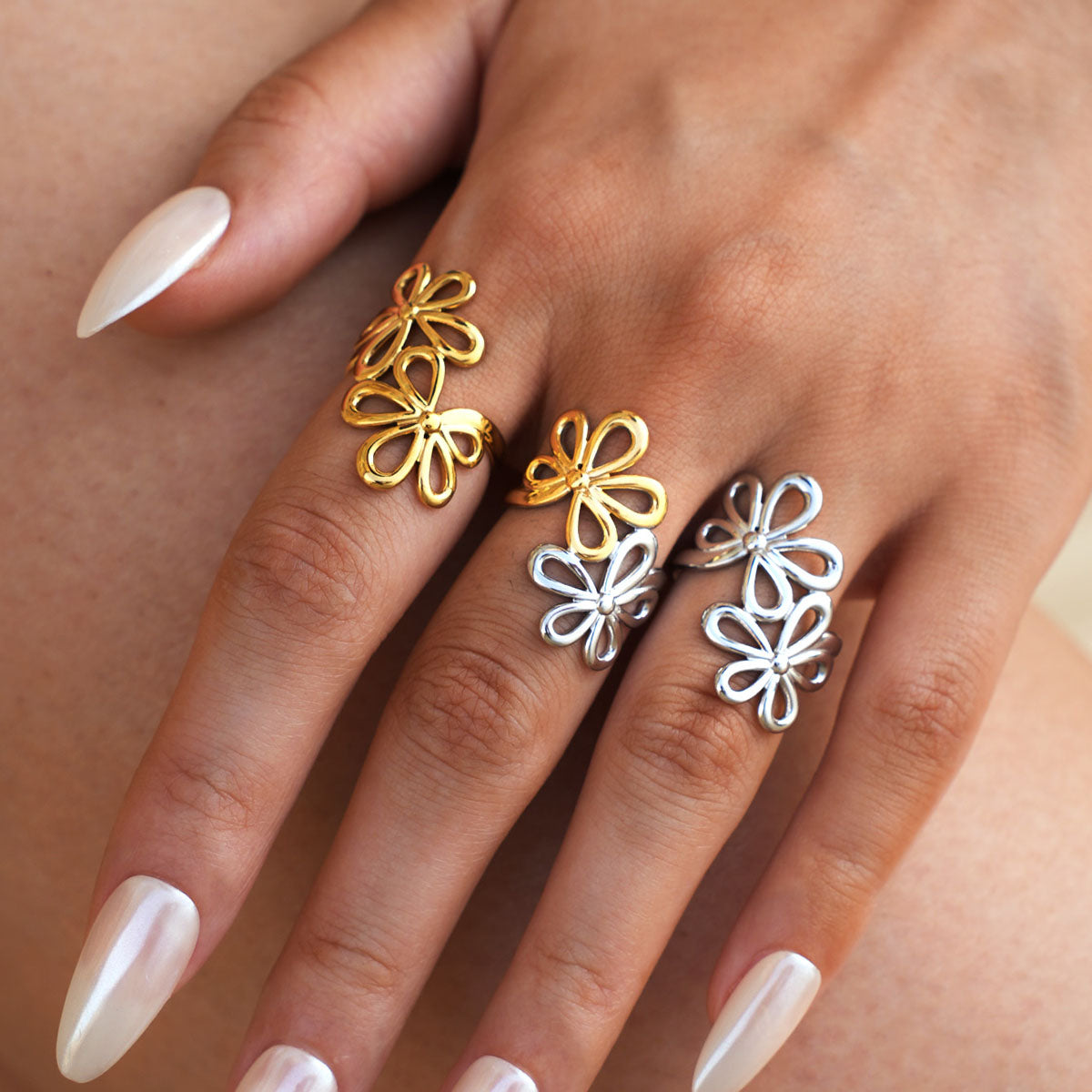 Annie Two Tone Flowers Ring